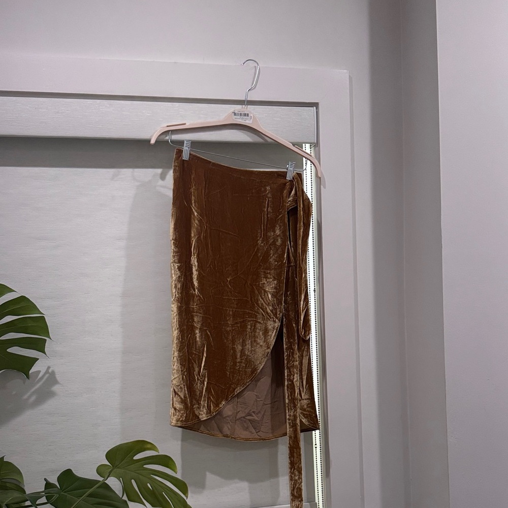 Elegant Gold Velvet Skirt
